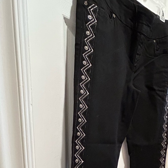💥SALE💥GG Jeans new with tags. Ankle pants. Size 10. - Picture 3 of 7